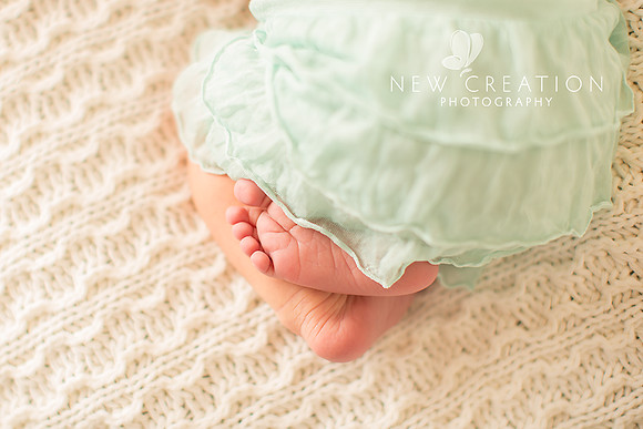 White-Cedar-Rapids-Newborn-Photography-8487